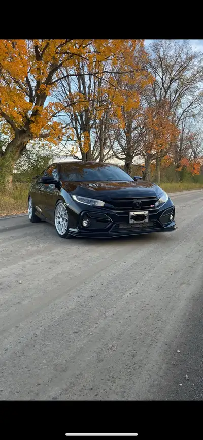 2020 Honda civic si coupe Ready to sell my 2020 civic si coupe. It’s an amazing car runs amazing oil...