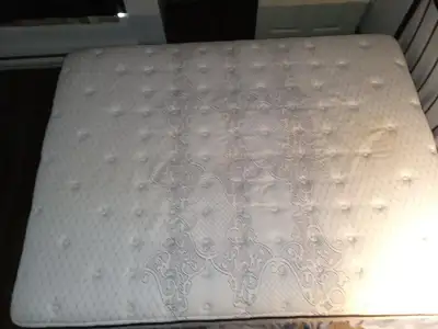 QUEEN SIZE MATTRESS AND BOX SPRING, View more