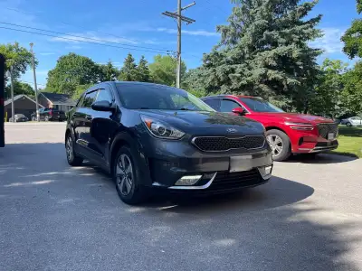 Key Features: Women Driven / Clean inside out Apple CarPlay / Android Auto FWD Backup Camera Bluetoo...