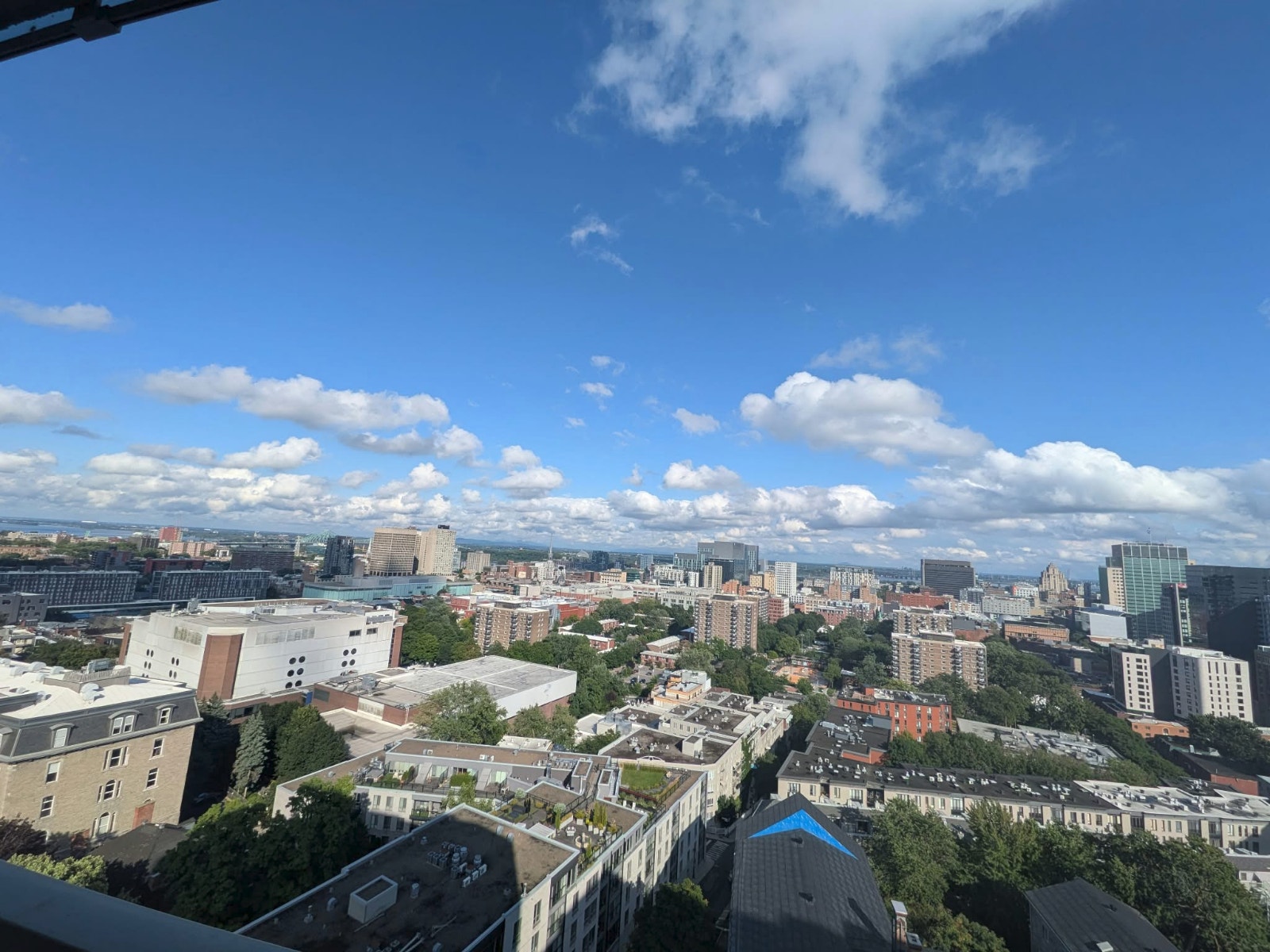 Spacious room in 5 1/2 Plateau/Ville-Marie — photo 1