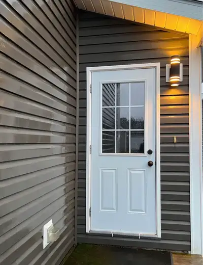This charming and well-lit 2-bedroom, 1-bathroom basement apartment offers a comfortable and clean l...