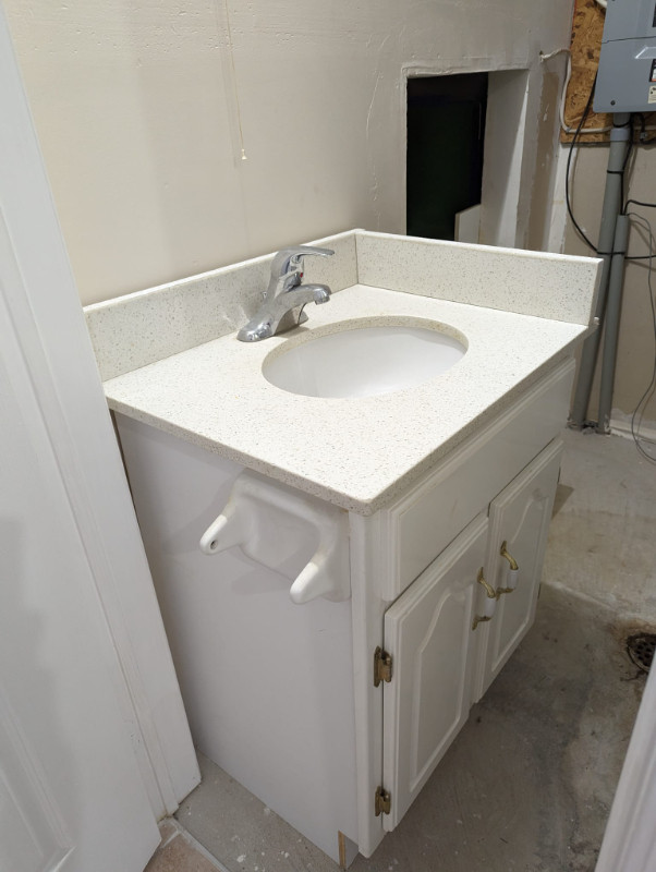 Bathroom Vanity (Granite top + Cabinet) $200 OBO in Cabinets & Countertops in Markham / York Region - Image 2