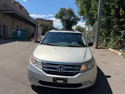 Honda odyssey touring 2013 Runs and drives perfect Engine transmission suspension very good Good tir...