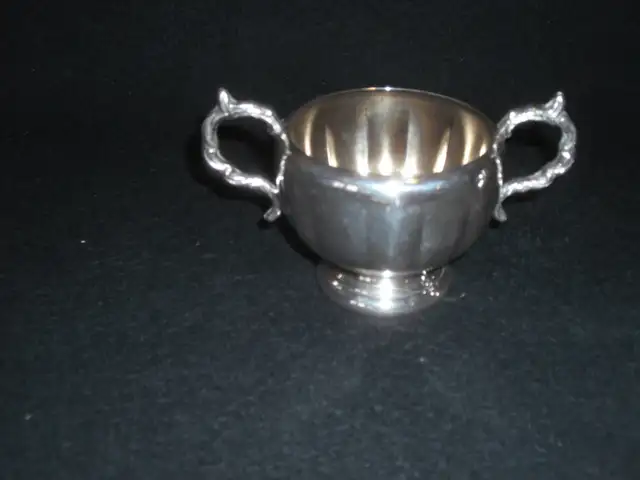 Vintage Viking Silver Plate- sugar bowl, creamer + 2 trays in Arts & Collectibles in City of Toronto - Image 8