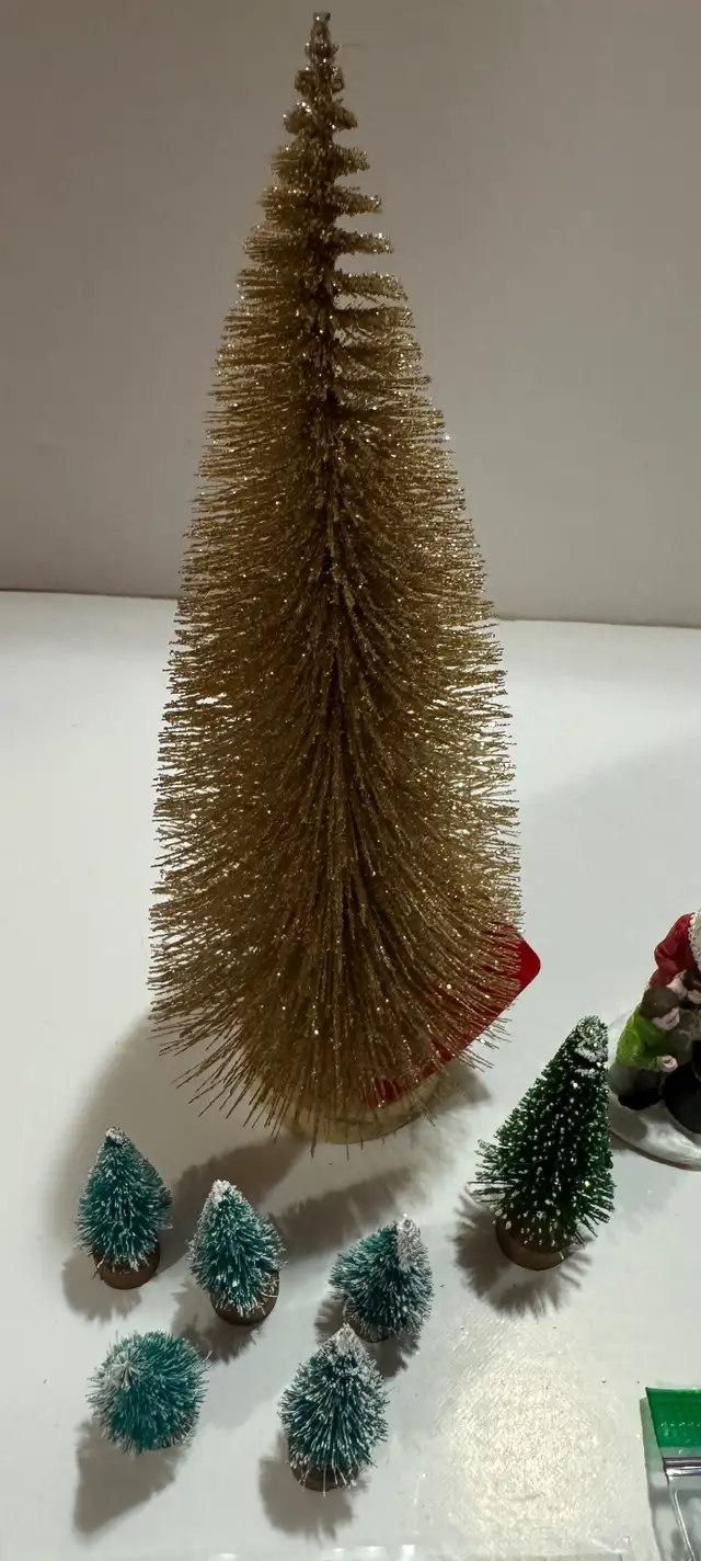 Christmas village items in Holiday, Event & Seasonal in Ottawa - Image 4