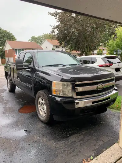 2009 Chevy Silverado 1500 4WD LS Trim 4.8L V8 Extended Cab 204,005km This vehicle runs and drives ve...