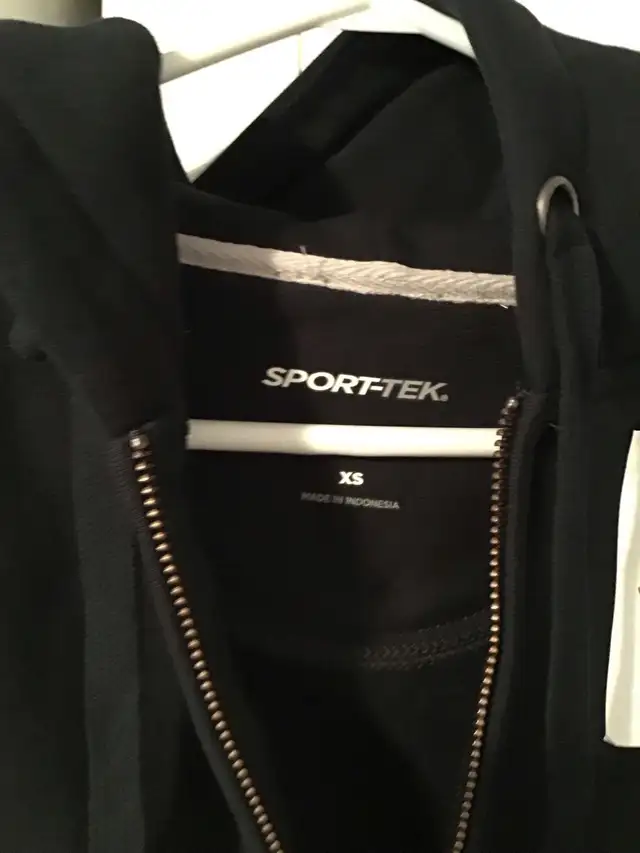  Women’s winter Queens University jackets  in Women's - Tops & Outerwear in Kingston - Image 7