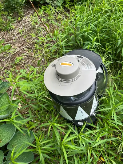 Blue Rhino SkeeterVac® SV-3100C LED Mosquito/Insect Exterminator for sale. 400$. Only used 1 summer,...