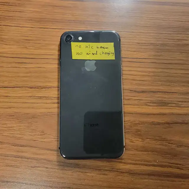 iphone 8 64gb - read in Cell Phones in Vernon - Image 3