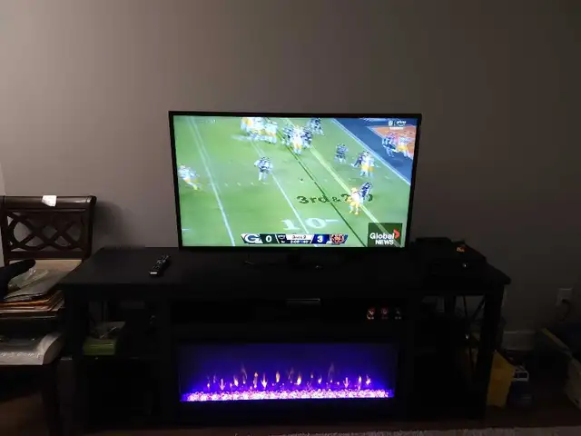 Samsung 50-inch Full HD Smart TV – Excellent Condition! in TVs in Ottawa - Image 2