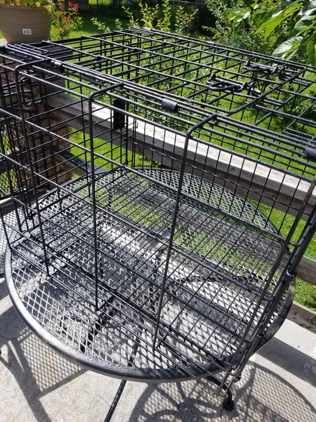 METAL DOG CAGE COLLAPSABLE in Accessories in La Ronge - Image 2