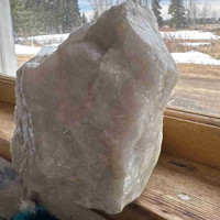 Beautiful Raw Yukon quartz.