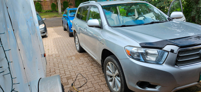 2009 Toyota Highlander Hybrid AWD 3 Row Crossover in Cars & Trucks in Brandon - Image 2