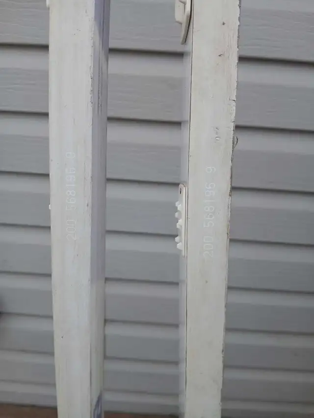 Elan TM 500 Lite Cross-country Skis 200 cm, NNN Auto Bindings in Ski in Ottawa - Image 4
