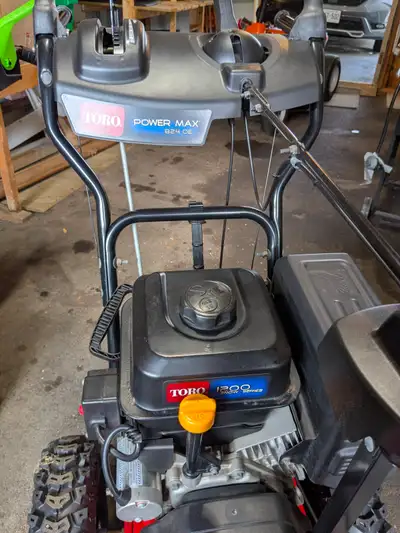 Snow blower TORO POWERMAX 824 OE., View more