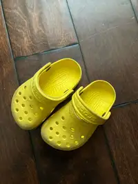 Kids toddler crocs size 4T / 5T