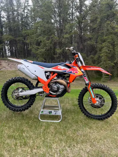 2018.5 Ktm 450 SXF Factory Edition. Only 54.6hrs on bike, 9hrs on tires and rims(almost new) chain/s...