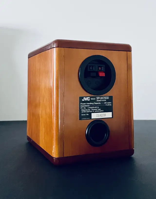 1 X JVC Mini Bookshelf Stereo Full Range Speaker (Japan) in Speakers in Markham / York Region - Image 7