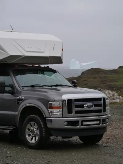 Setup Ford F250 & Camper porté Shadow Cruiser - DISPONIBLE IMMÉDIATEMENT Pick-up Ford F250 - Super D...