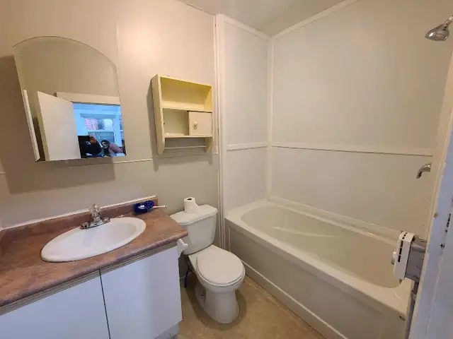 Peterborough 1 bedroom ground floor Apartment $1150  hydro