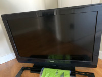 32" Holer TV with mount included