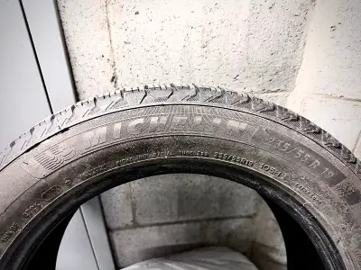 4 pneus Michelin X-ICE 235/55 R19 105V XL Utilisation un seul hiver Excellente condition