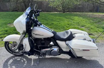 -103 cc HO -83,000 Km -Advan Black lowers -Vance and Hines Fuel Pack -Bassani 2 into 1 exhaust -S&S...