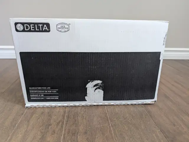 Brand New, Sealed Delta Chrome Bathroom Faucet For Sale in Plumbing, Sinks, Toilets & Showers in London - Image 3
