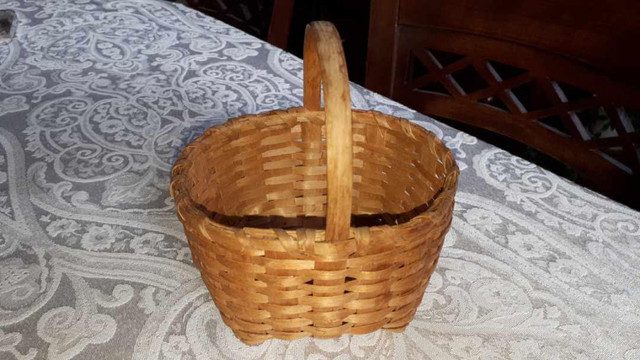 Vintage Mi'kmaq Miniature Basket in Arts & Collectibles in Cole Harbour - Image 3