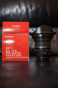 Canon EOS EFS 10-22mm lens in MINT condition + Free hood