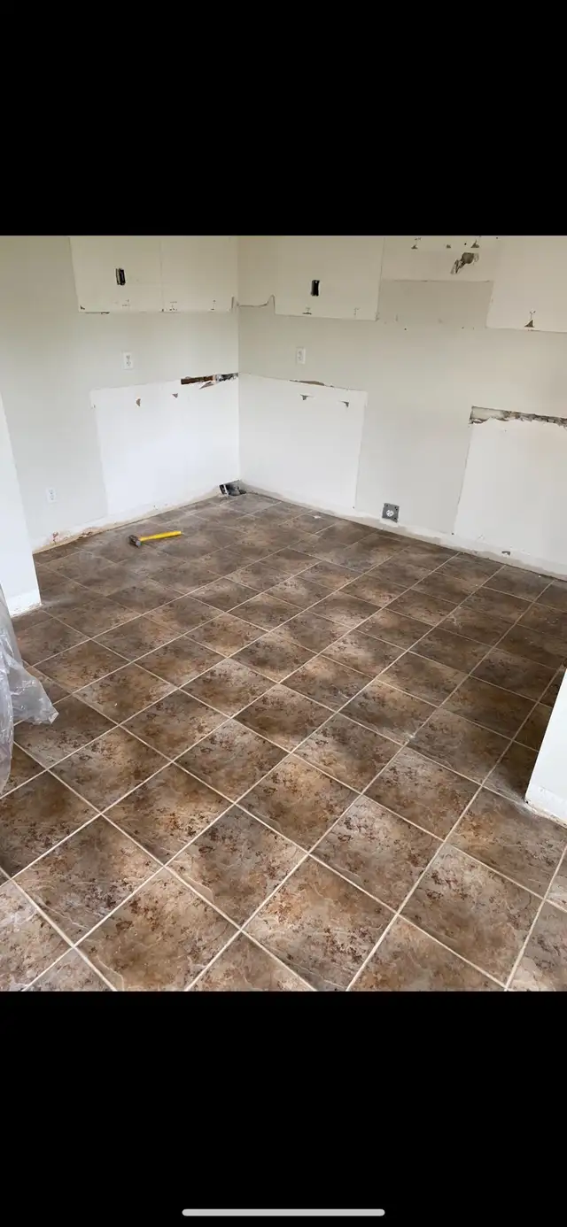 Kitchen Cabinet/Countertop Removal and Disposal Services in Renovations, General Contracting & Handyman in Oakville / Halton Region - Image 4