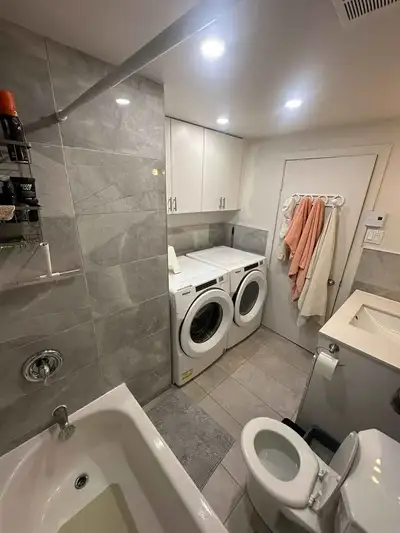 À louer / For Rent – Appartement rénové avec 2 chambres fermées