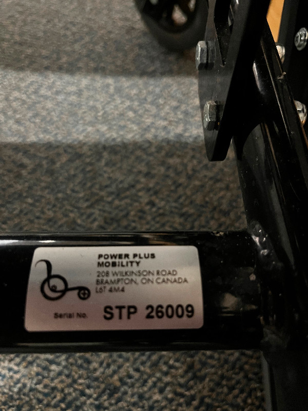 Wheelchair - used $1000 in Health & Special Needs in Hamilton - Image 4