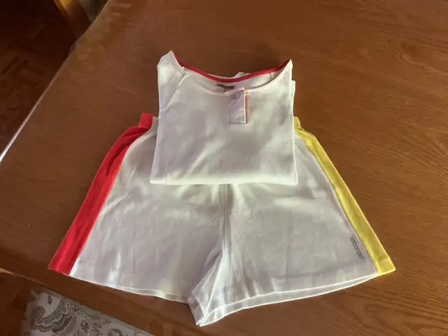 ENSEMBLE DE SPORT POUR ÉTÉ SHORT ET T-SHIRT MEDIUM KATE SPORT in Women's - Bottoms in Laval / North Shore - Image 3