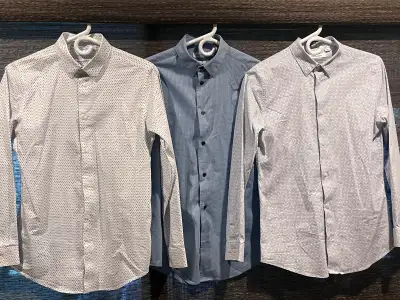 Calvin Klein, slim fit. Worn 0-5 times, excellent condition. Cotton polyester blend. Only selling to...