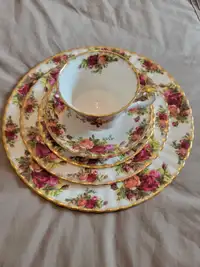 ROYAL ALBERT OLD COUNTRY ROSE single place setting 