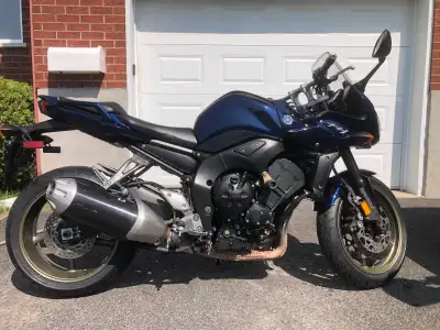 2009 Yamaha FZ1 - FZ1000 Seulement 46 000km 2 pneus neufs - 0 km sur ces pneus Changement d’huile fa...