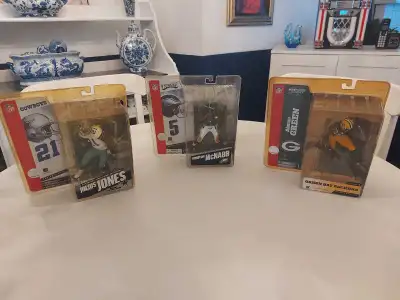 NFL figurines cowboys packers and eagles 25$each