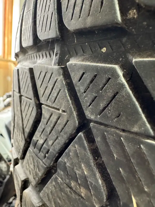 265/50 R20 Pirelli Scorpion Winter tires on Alloys in Tires & Rims in Kawartha Lakes - Image 3