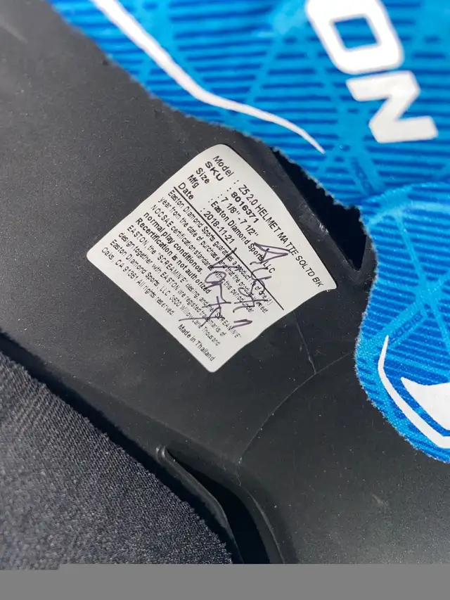 Baseball helmet & glove. in Other in Kawartha Lakes - Image 3