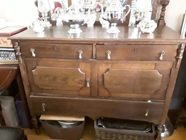 ANTIQUE OAK BUFFET / SIDEBOARD / MIRROR - SALE in Arts & Collectibles in City of Toronto - Image 4