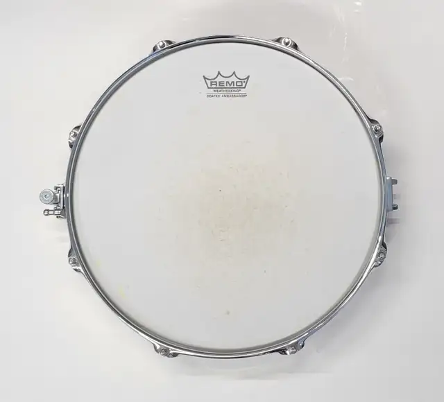 Pearl 13x3 Brass Effect Piccolo Snare Drum in Drums & Percussion in Windsor Region - Image 6