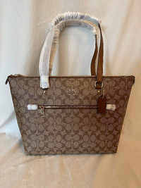 Coach Gallery Tote In SignatureCanvas Brand New With Tags