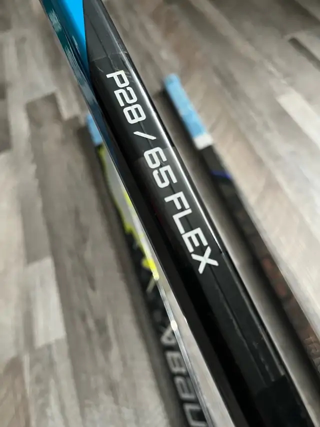 Hockey sticks in Hockey in North Bay - Image 4