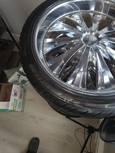 Like new condition fit perfectly on chevy silverado