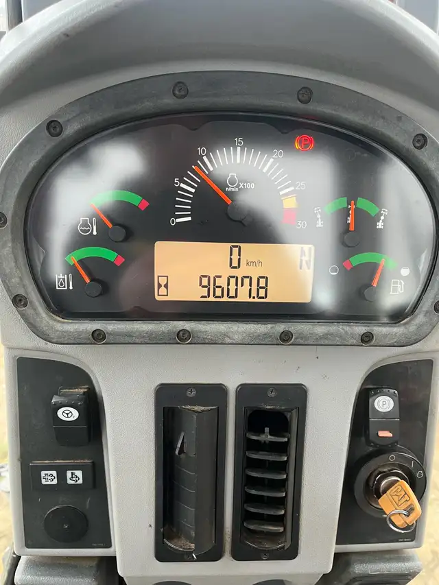 140M AWD Cat Grader 2015  in Other in Grande Prairie - Image 4