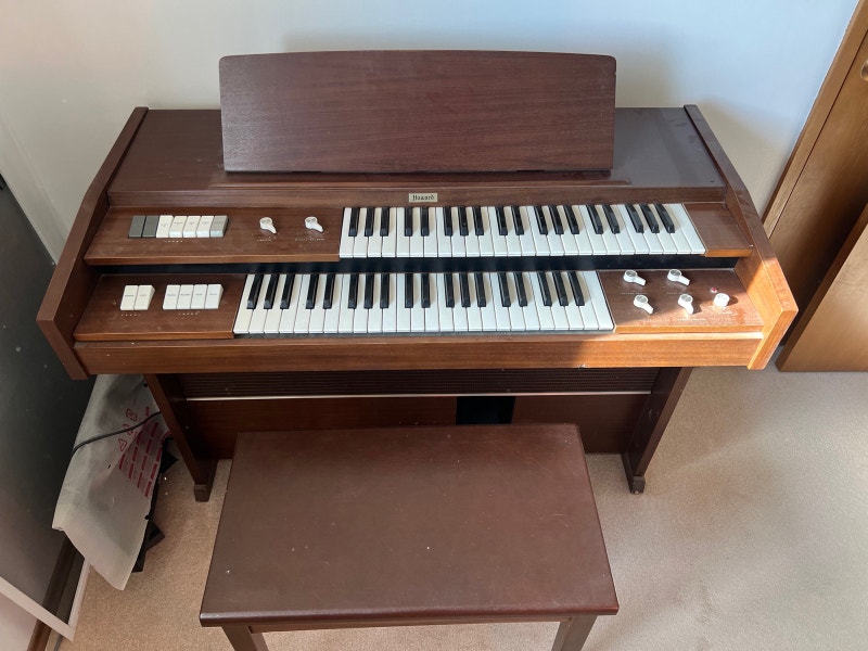 Howard Electric Organ Pianos & Keyboards Edmonton Kijiji
