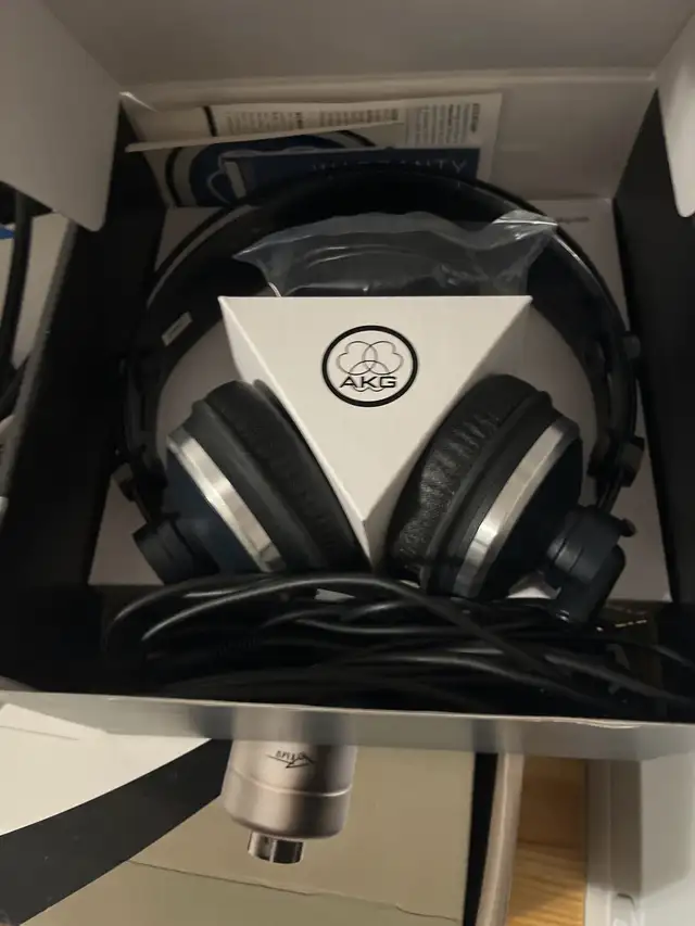 Full studio set with Apex 460 tube condenser mic and voxguard in Pro Audio & Recording Equipment in City of Toronto - Image 8