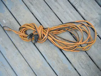 Good quality 50 foot extension cord, both plugs are in good condition with no repairs or damage. Gro...