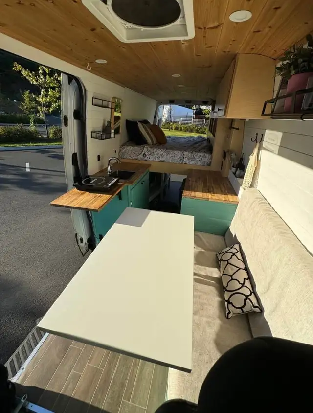 Mercedes Sprinter 2011 2500 (170") - van aménagé in RVs & Motorhomes in City of Montréal - Image 6